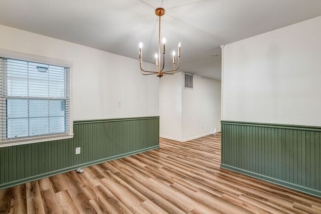 Building Photo - Private Home on Spacious Lot in Browns Sum...