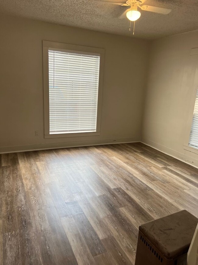 Building Photo - Large 3/2 Home in Sweetwater with Shop