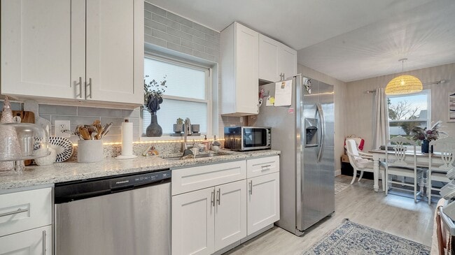 Building Photo - Cozy Remodeled 3/2 in North Orlando! Available February 2026!