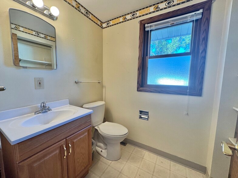 Half Bath - 1798 Chateau Dr