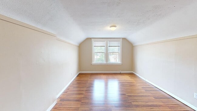 Building Photo - ** AVAILABLE OCTOBER 2025 *** Old Brooklyn...