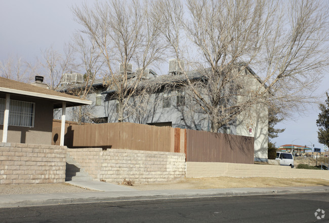 Building Photo - 1050 Deseret Ave