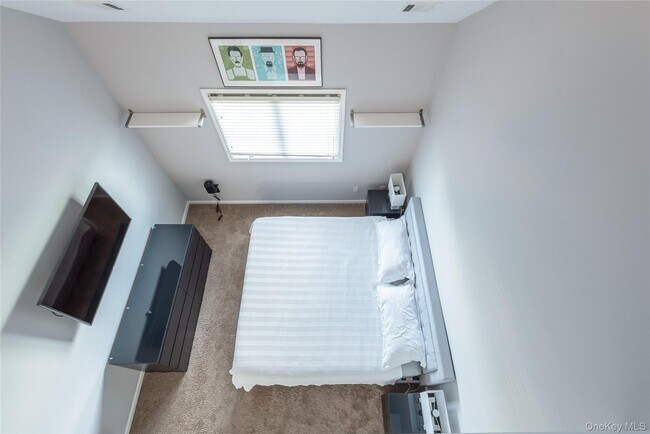 Building Photo - 330 Maple Ave