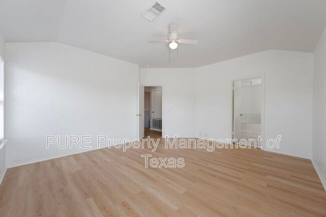 Building Photo - 906 Low Brim Cove