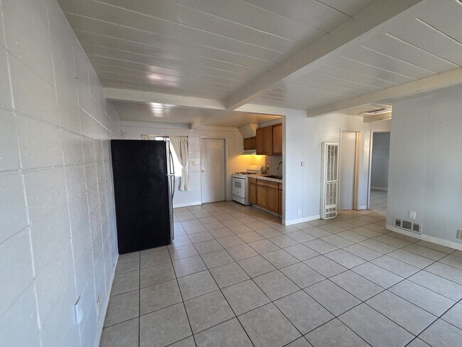 Building Photo - 3 E San Joaquin St