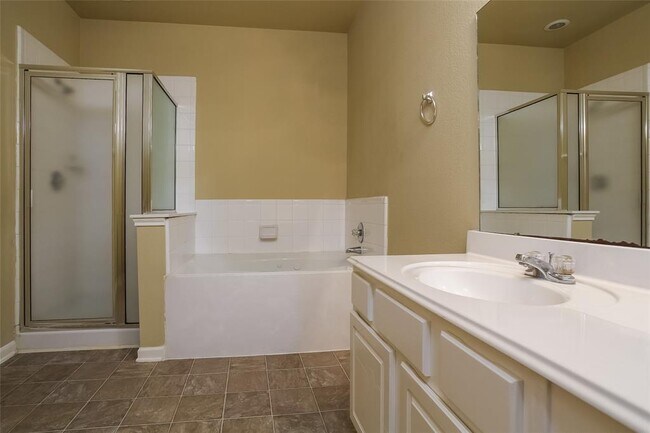 Building Photo - 2907 Crestbrook Bend Ln