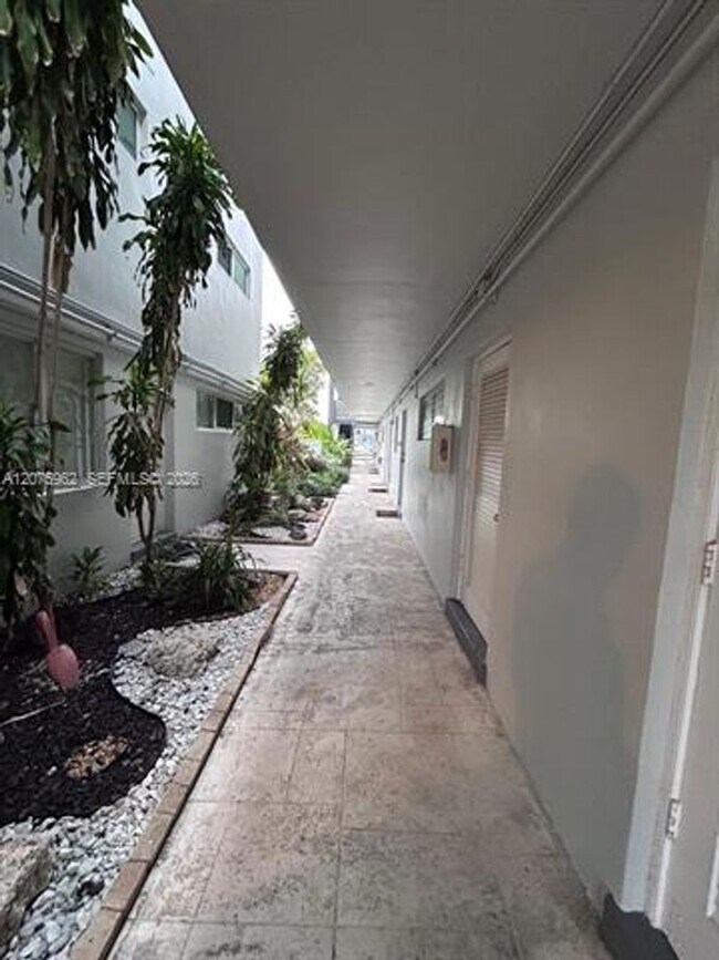 Building Photo - 13105 Ixora Ct