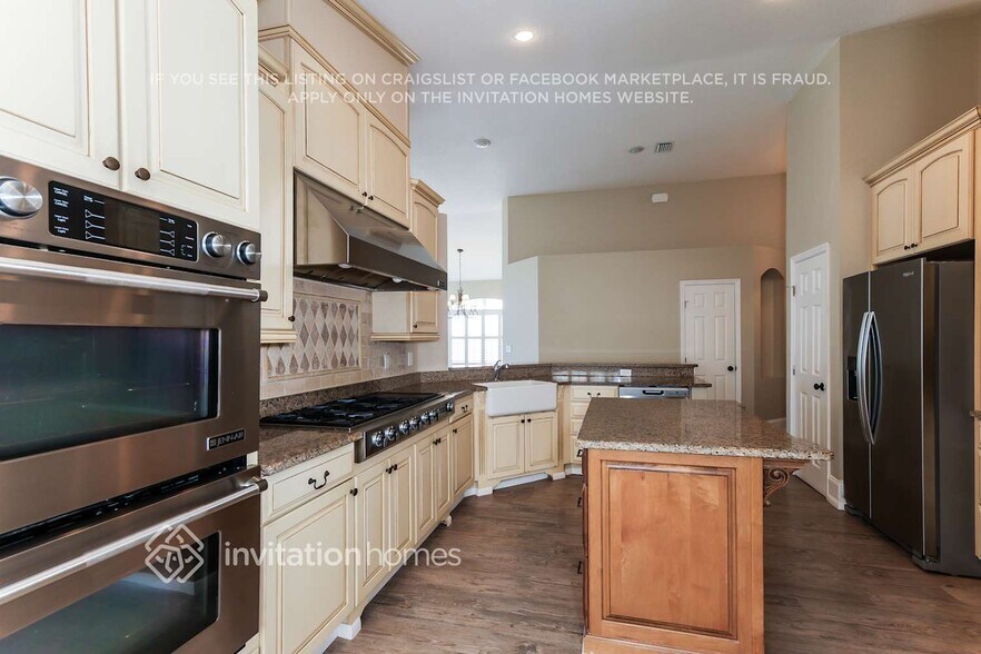 Building Photo - 17652 Nathans Dr