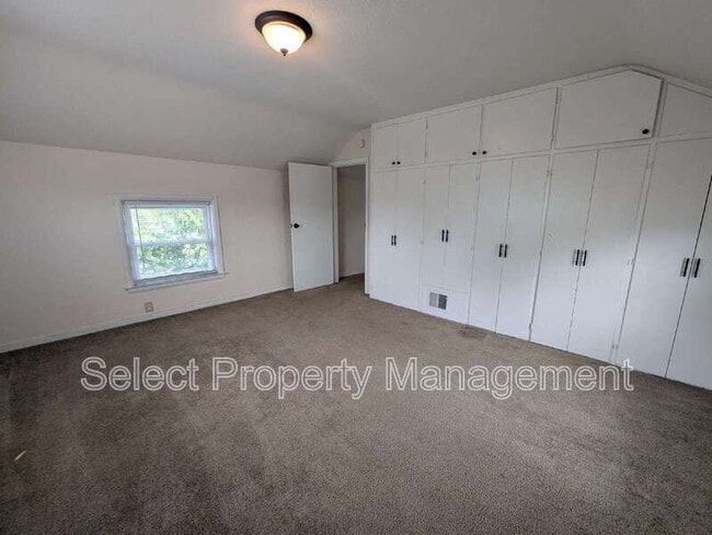 Building Photo - 122 W Creighton Ave