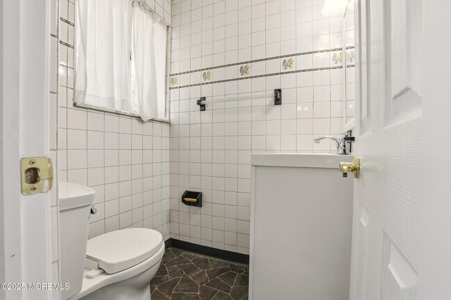 Building Photo - 701 Beach Ave