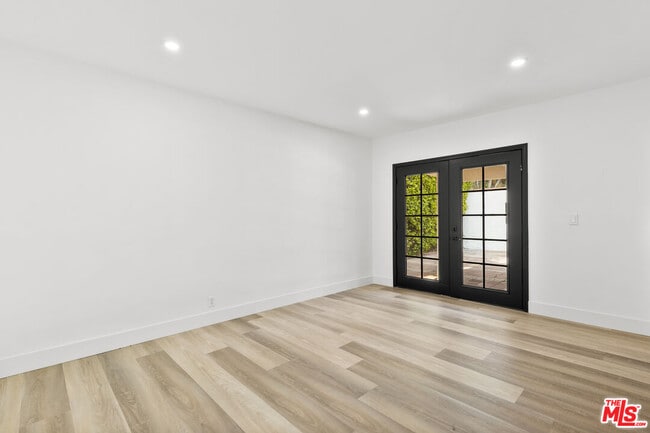 Building Photo - 130 Le Doux Rd