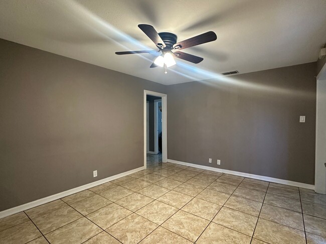 Building Photo - Ready for move in