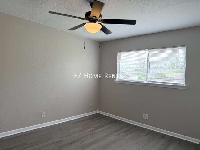 Building Photo - 2101 6th Ave N