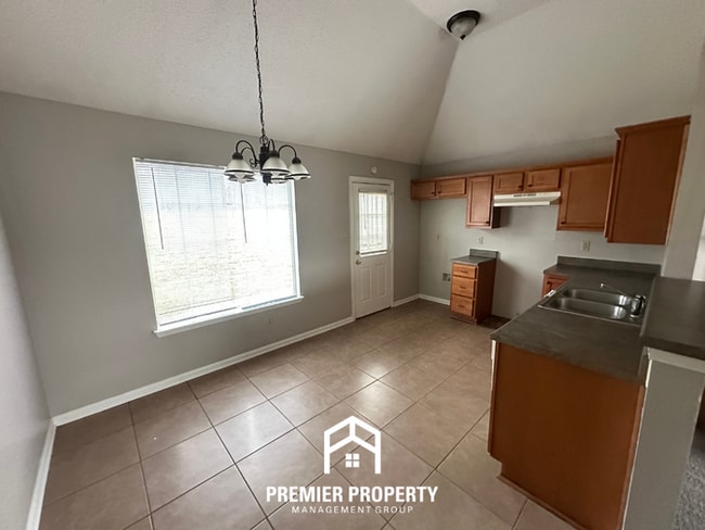 Building Photo - Cozy 3-Bedroom Memphis Rental with Brick Fireplace, High Ceilings & Fenced Yard