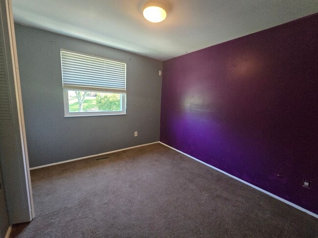 Building Photo - AVAILABLE NOW! Adorable 3 Bedroom Split Entry Home - Monroeville PA