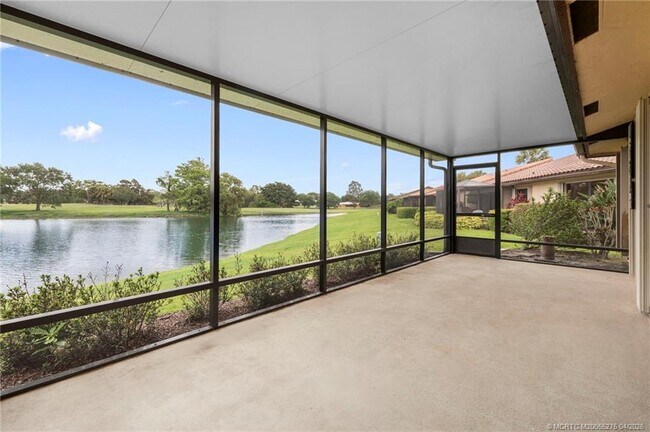 Building Photo - 3281 SW Bobalink Way