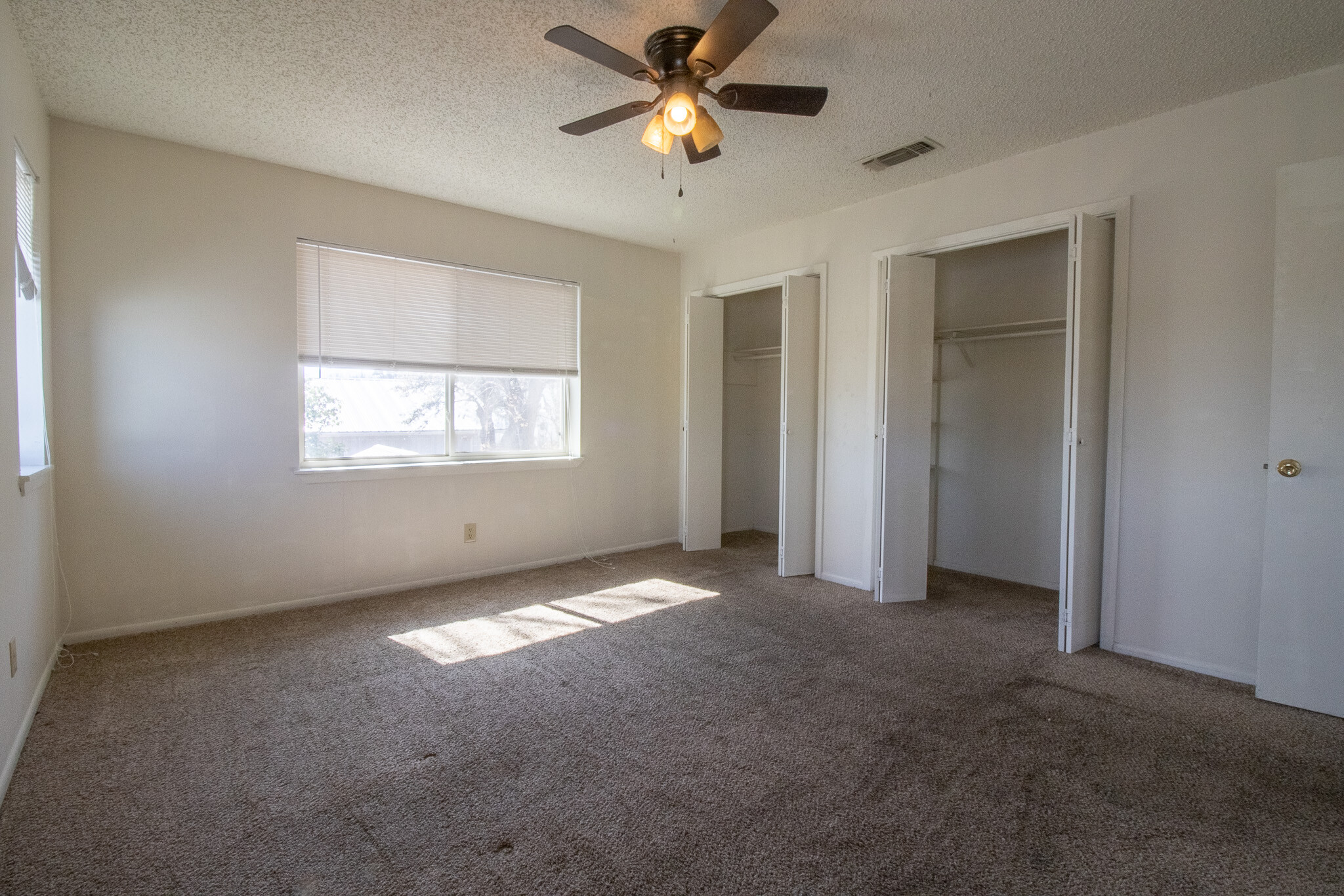 Building Photo - 611 Peterson Dr