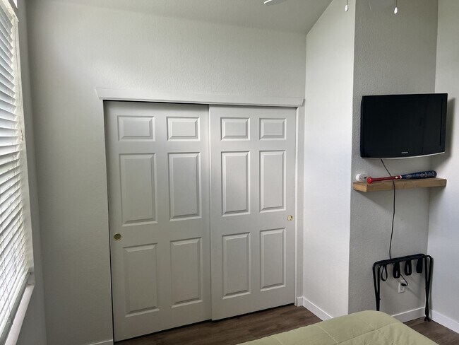 Building Photo - Available March!  Beautiful Condo in Steeplechase!