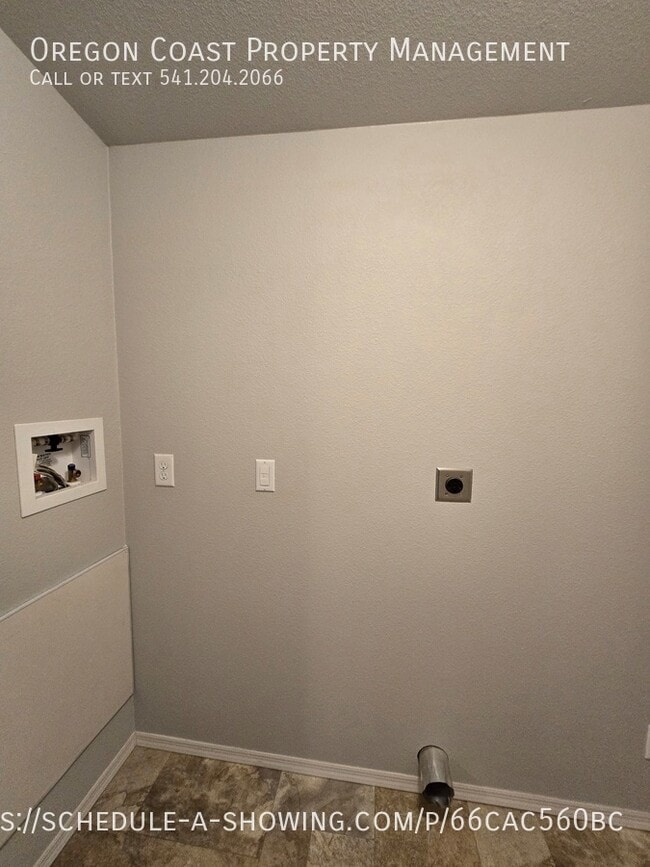 Building Photo - 15 N Hillside Dr