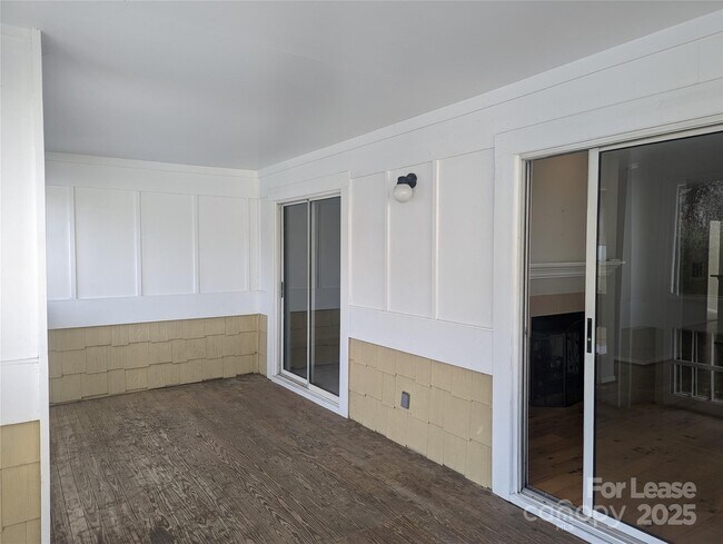 Building Photo - 761 Southwest Dr