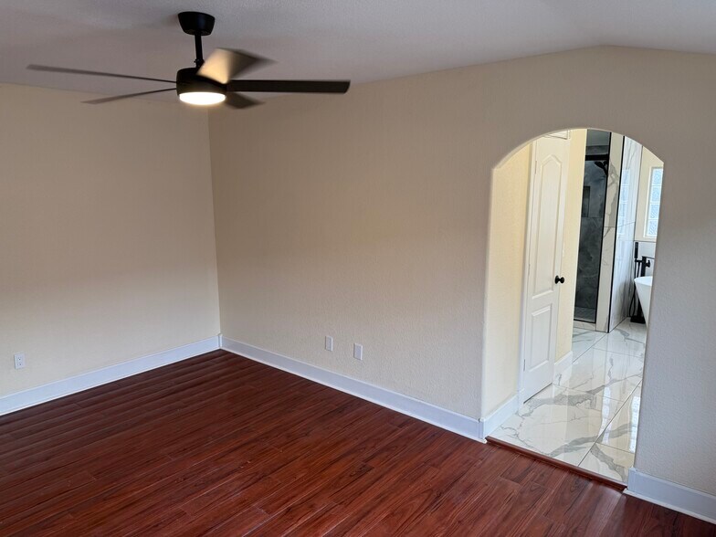 Master bedroom other corner - 2675 S University Blvd