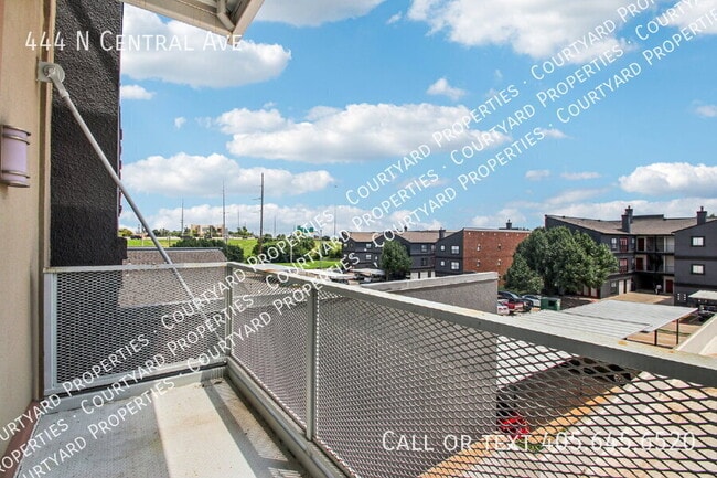 Building Photo - 444 N Central Ave