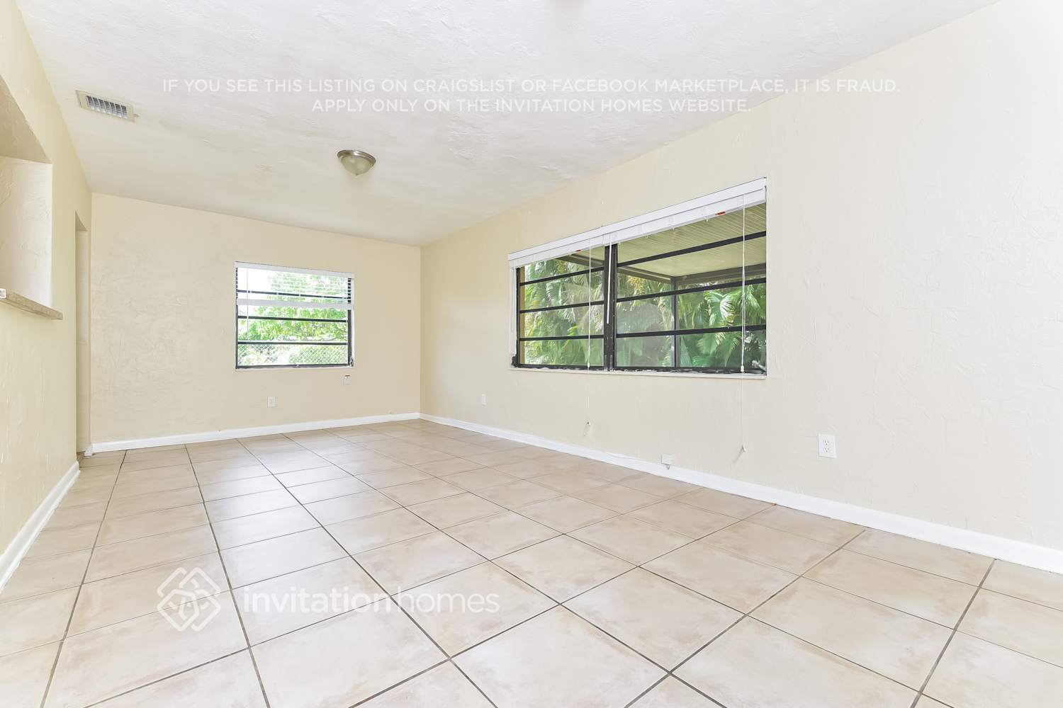 Building Photo - 10805 SW 142nd Ln