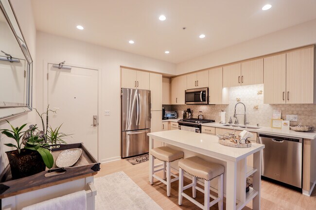 Building Photo - 7154 Miramonte