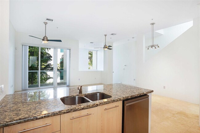 Building Photo - 741 NE 4th Ave