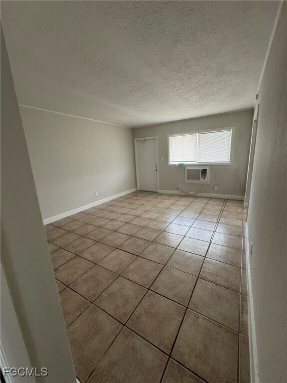 Building Photo - 2452 Stella St