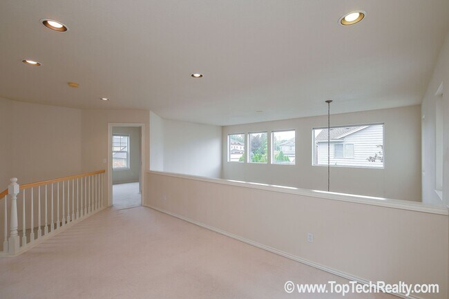 Building Photo - Lovely Traditional 2BD · 2.5BA + Office/De...