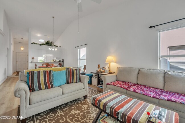 Building Photo - 1412 Coconut Palm Cir