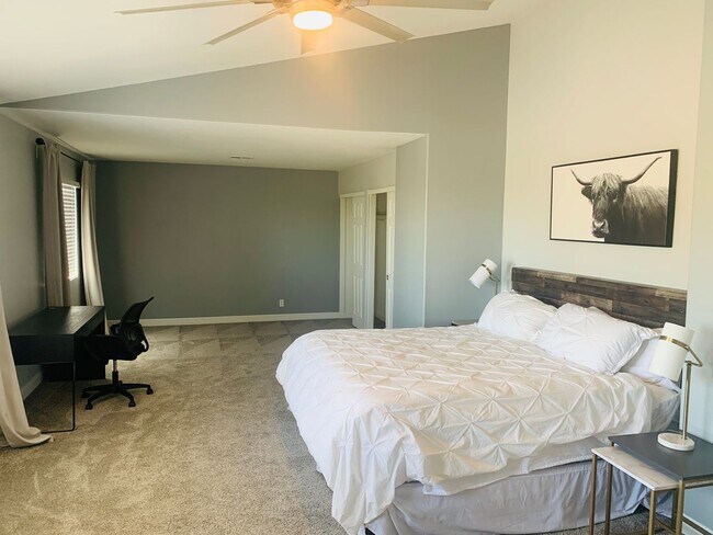 Building Photo - 4 Bedroom Home in Summerlin with Pool
