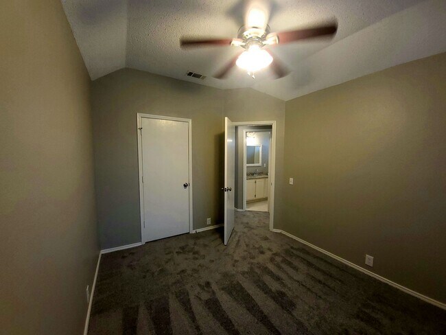 Building Photo - 3606 Creekstone Ct