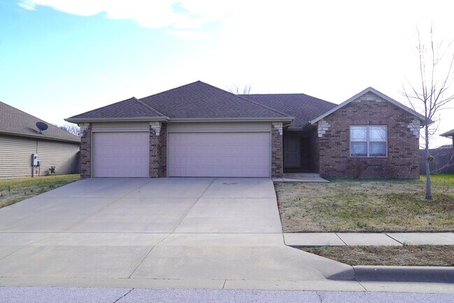 Building Photo - Beautiful 4 bedroom home for rent in Ozark!