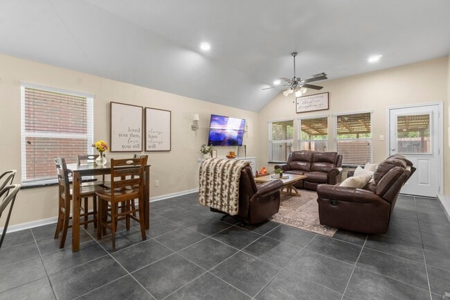 Building Photo - 28987 Birch Green Way