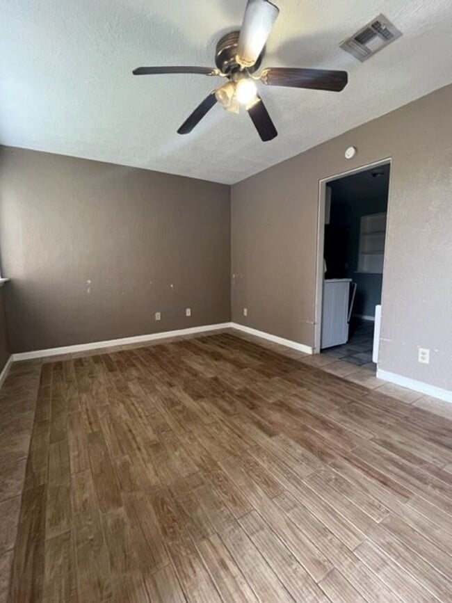 Building Photo - 17 NW 25th St