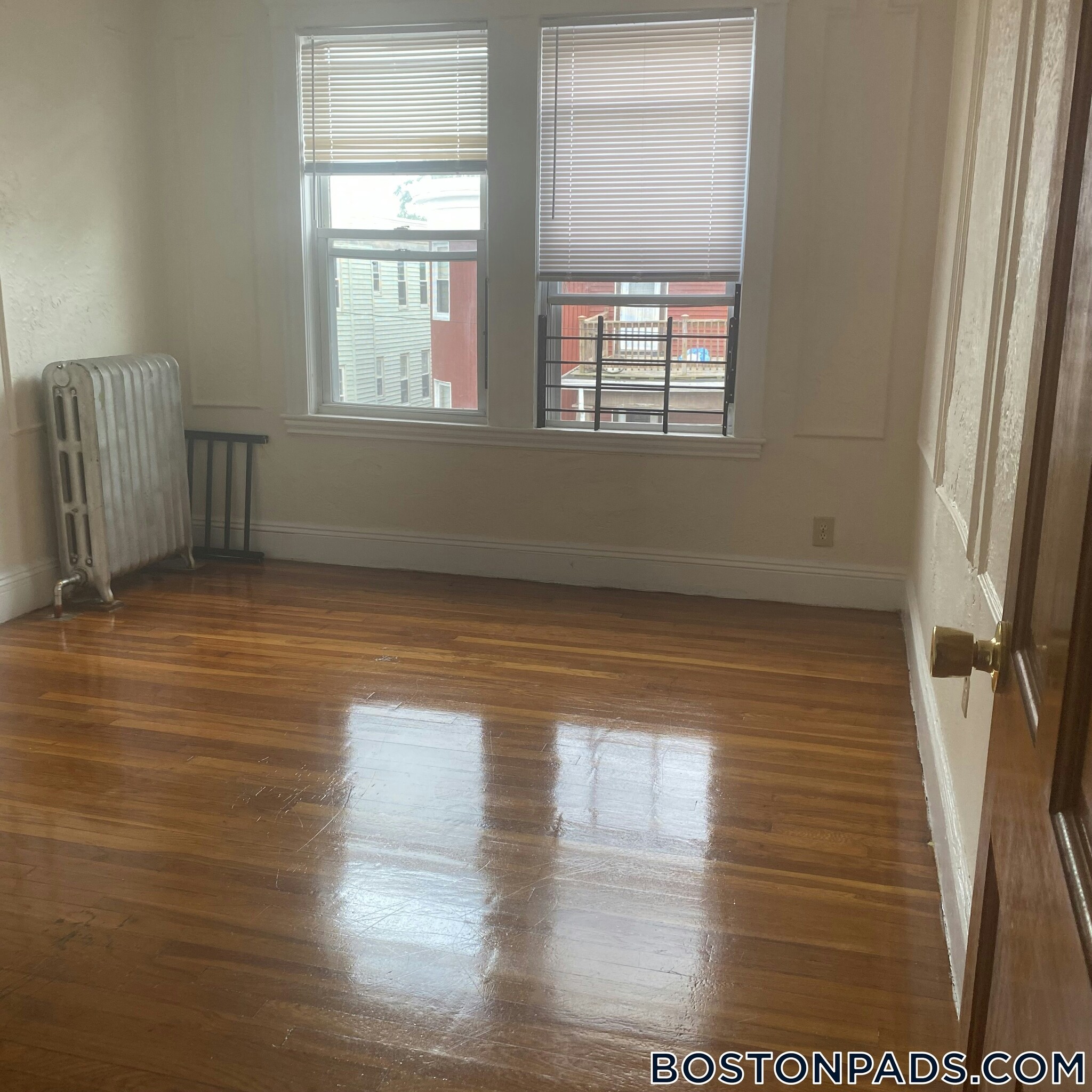 Building Photo - 19 Mora St