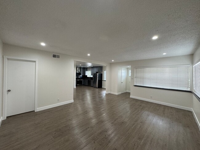 Building Photo - 4359 W 136th St
