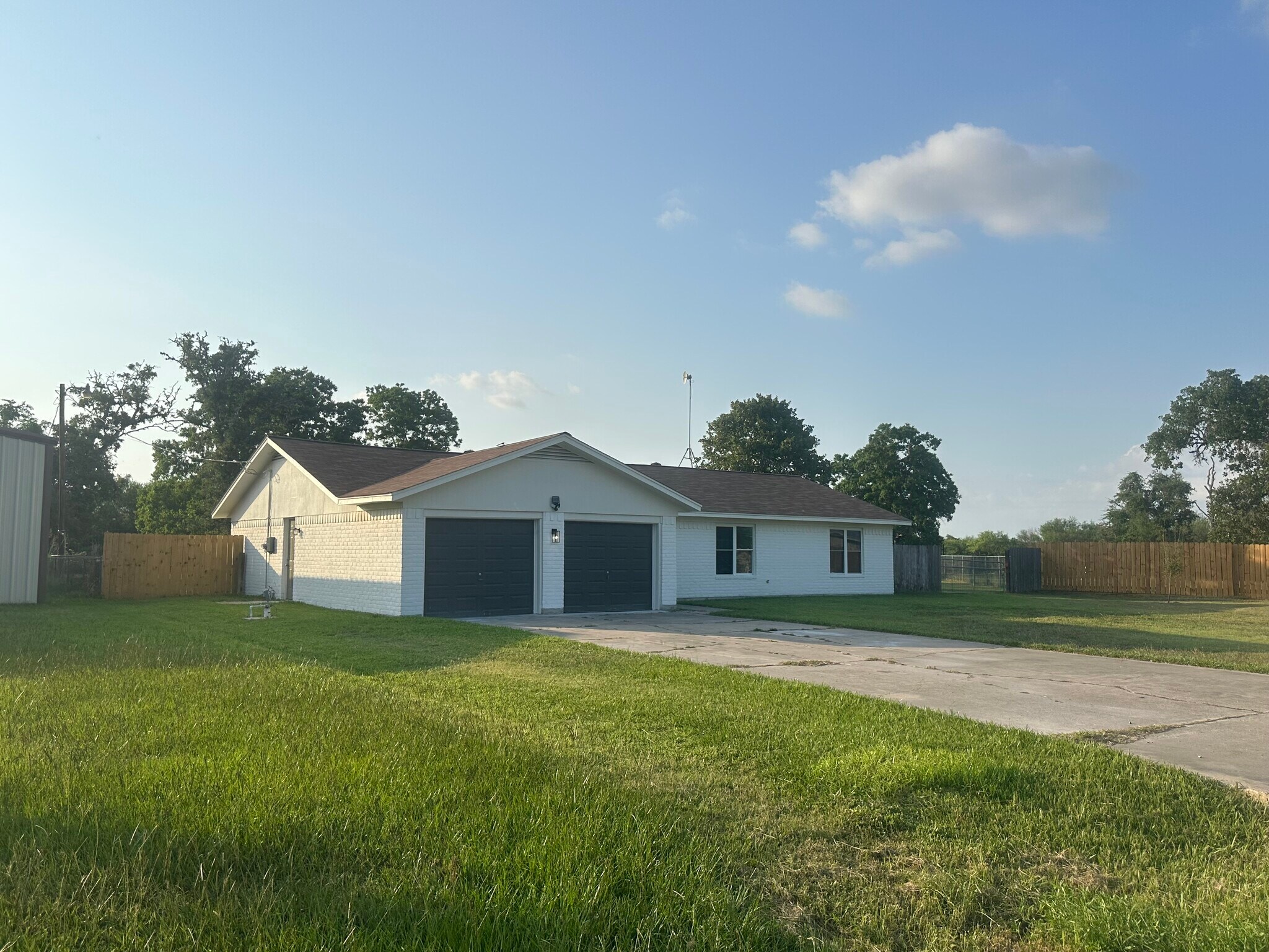 Building Photo - 241 Buck Square St