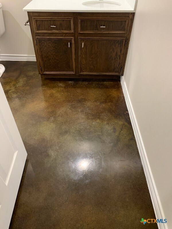 Building Photo - 202 Lowes Blvd