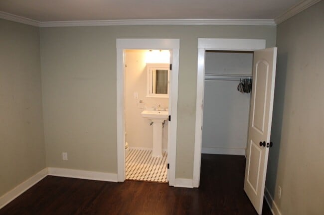 Building Photo - 2887 Lincoln Ave