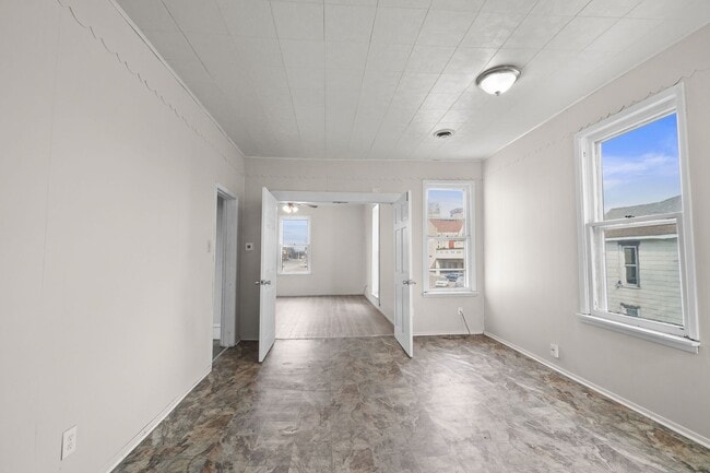 Building Photo - 131 W 13th St