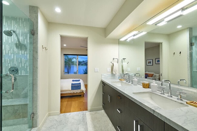 Building Photo - 2310 Edinburg Ave