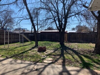 Building Photo - "Charming 3-Bed, 2-Bath Home with 1,410 Sq Ft in Lubbock's Heart"
