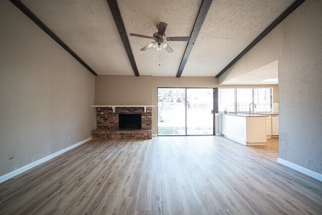 Building Photo - 2026 Quail Valley E Dr