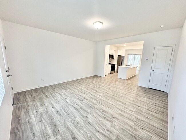 Building Photo - beautiful 2 br 2.5 ba townhome with covered front porch close to I-85