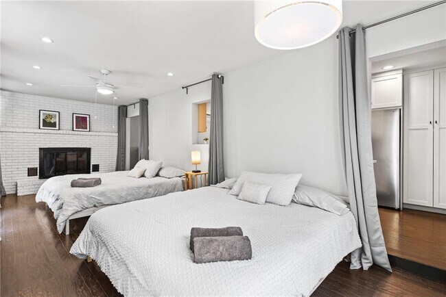 Building Photo - 1257 Briar Hills Dr NE