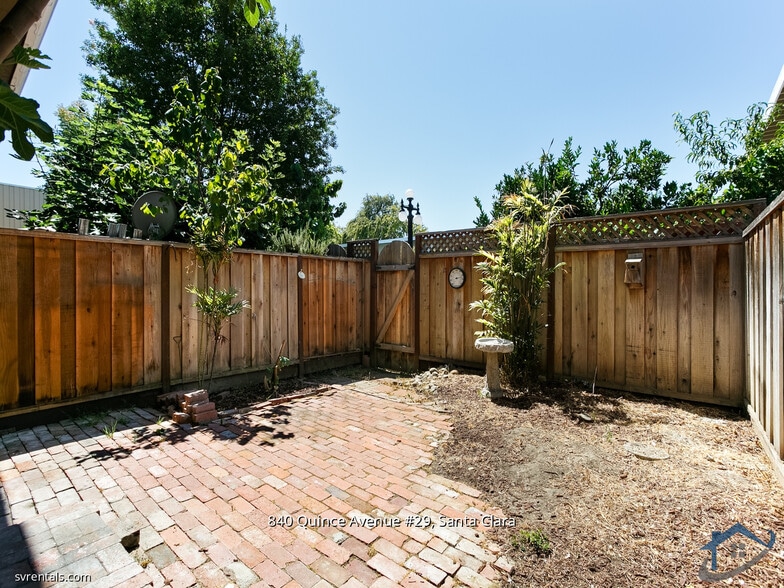 Building Photo - 840 Quince Ave