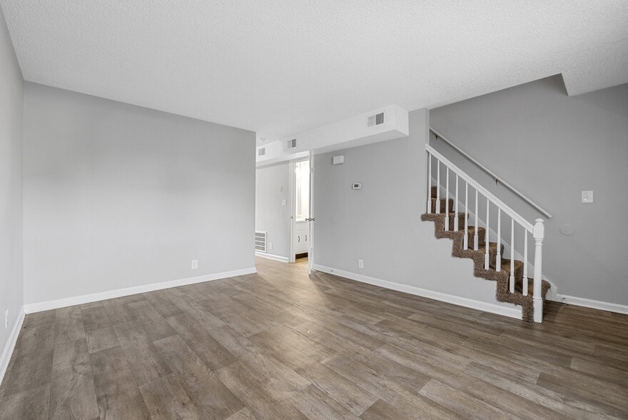 Building Photo - 813 Golf View Pl